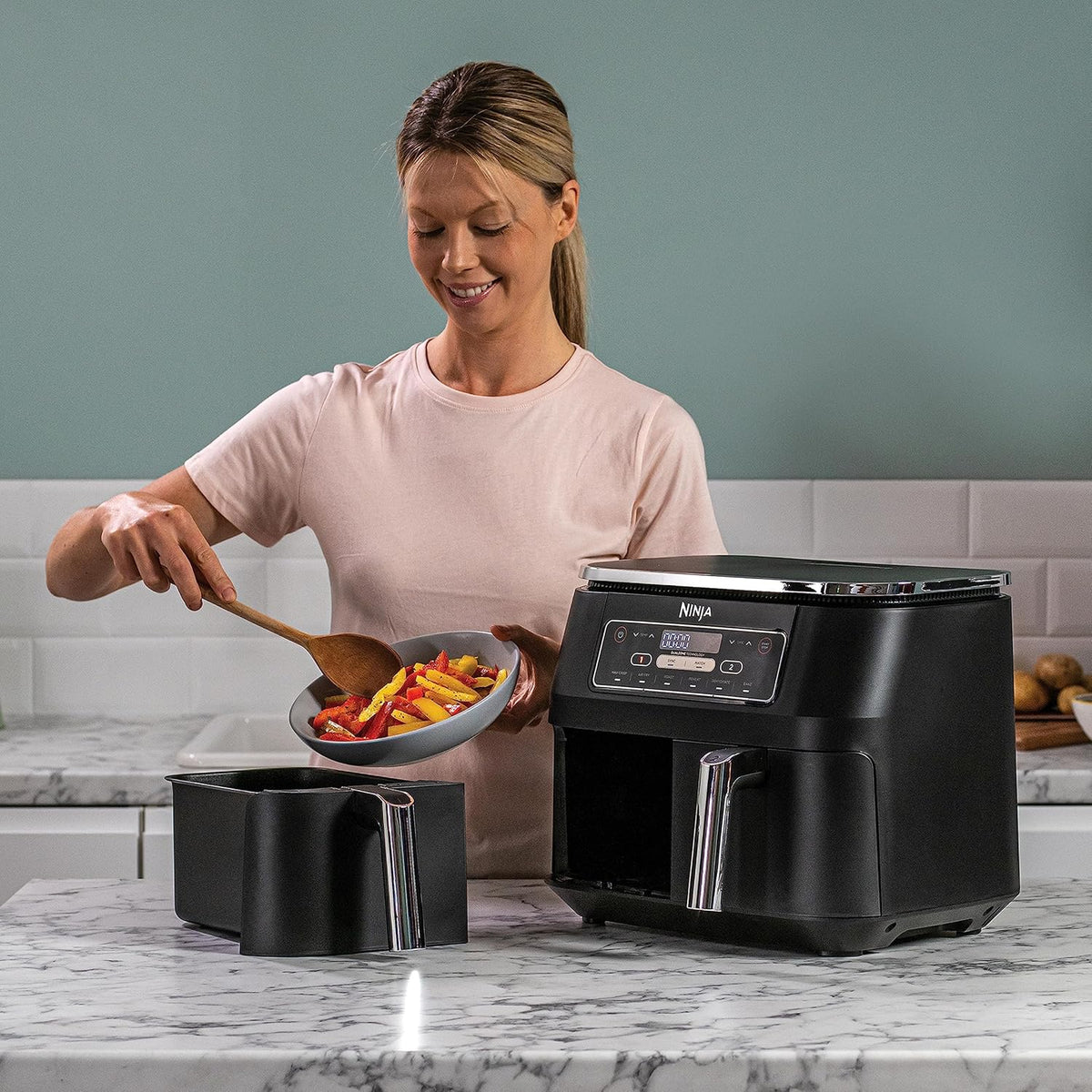 Foodi FlexDrawer Air Fryer, Dual Zone with Removable Divider, Large 10.4 L Drawer, 7-in-1, Dual Zone, Oil-Free, Dishwasher Safe Non-Stick Parts, Black AF500EU